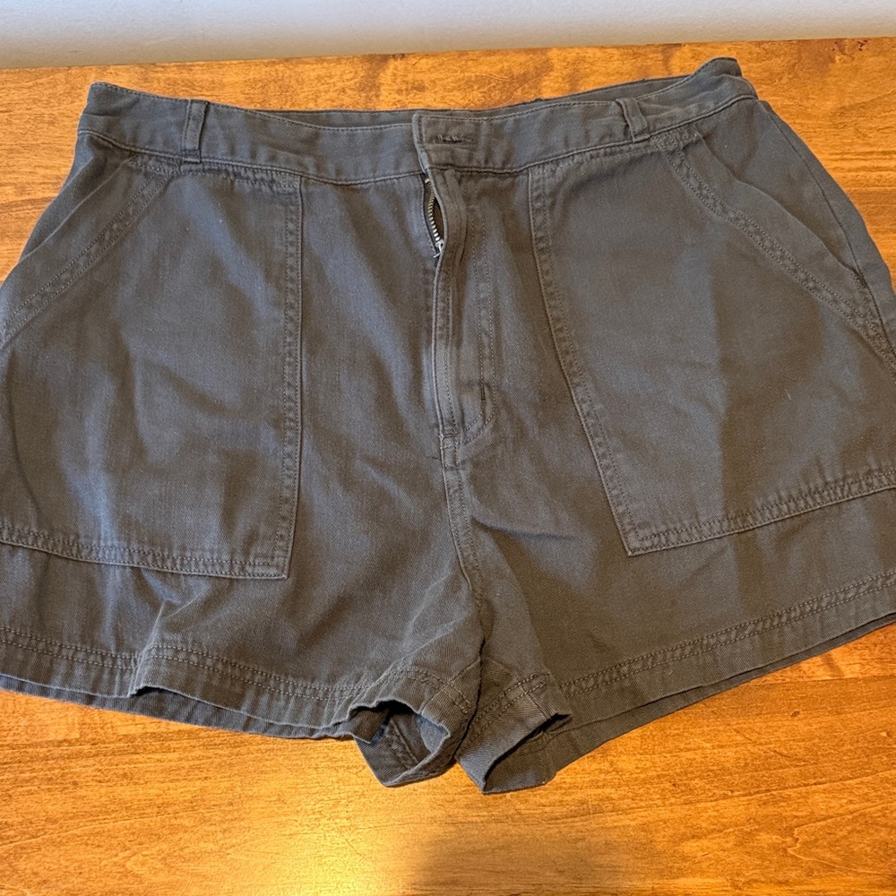 Universal Thread Black Utility Pocket Shorts